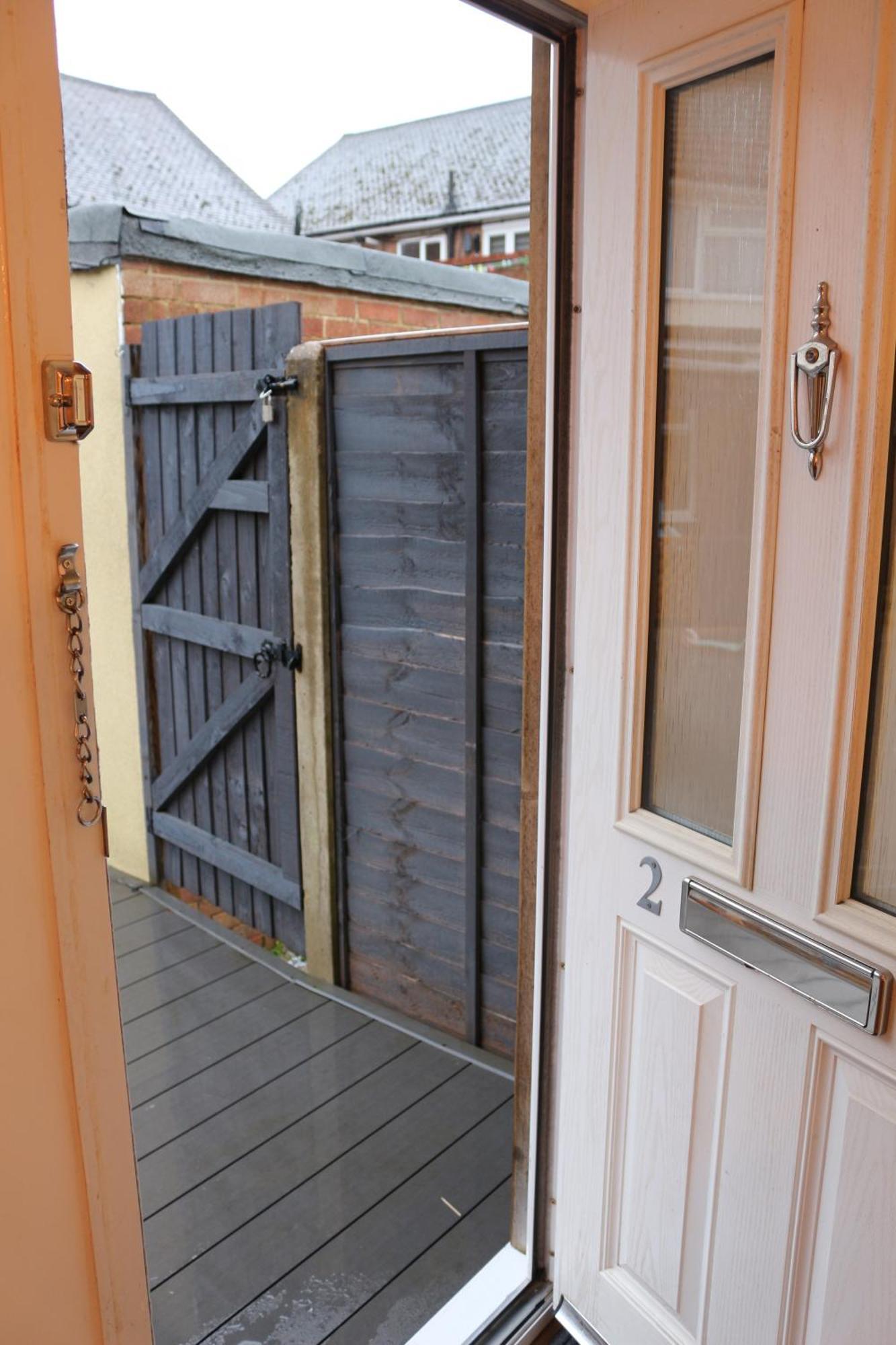 Cozy Garden Studio: Wizarding World Retreat Watford  Exterior photo